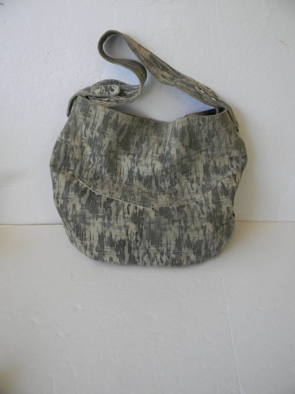 Cofi GRAY SHIMMERY LEATHER LARGE BOHO HOBO SHOULDER BAG